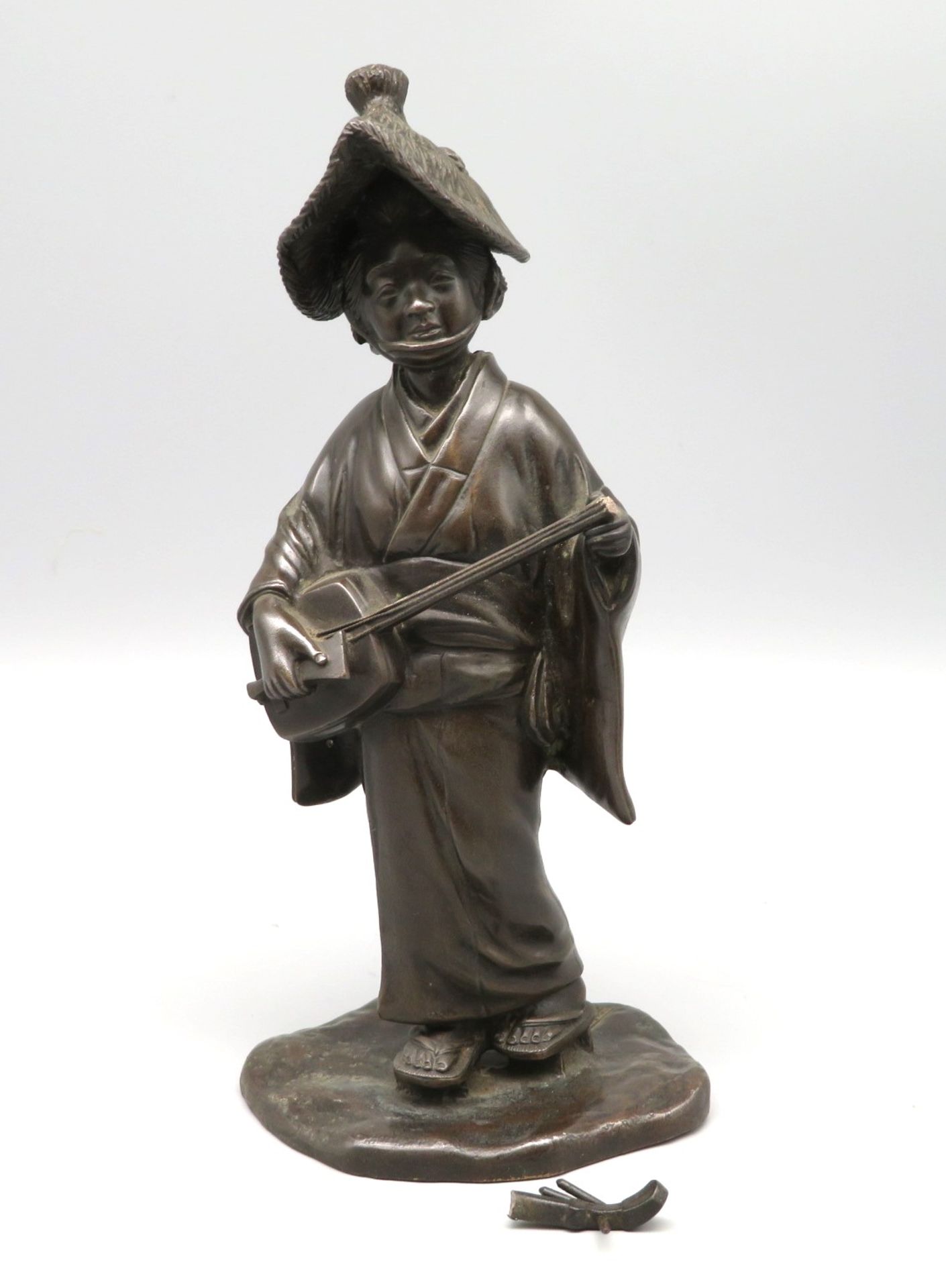 Musizierende, Japan, Meiji Periode, 1868 - 1912, um 1900, Bronze, sign., Musikinstrument rest., 22 