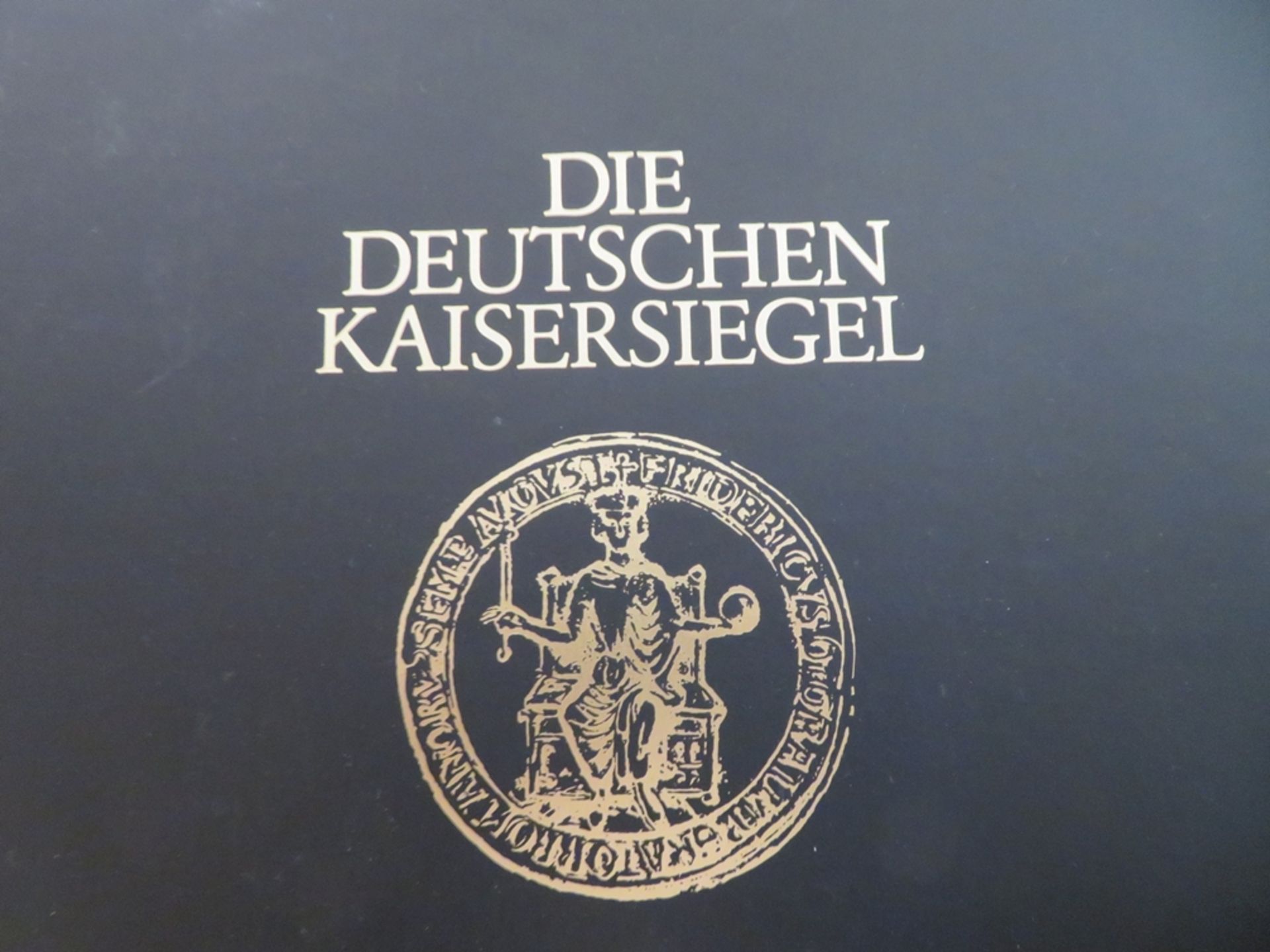 Die deutschen Kaisersiegel, 70 Original-Wachsabdrücke, Historia Verlag Freiburg, in 6 Kassetten.