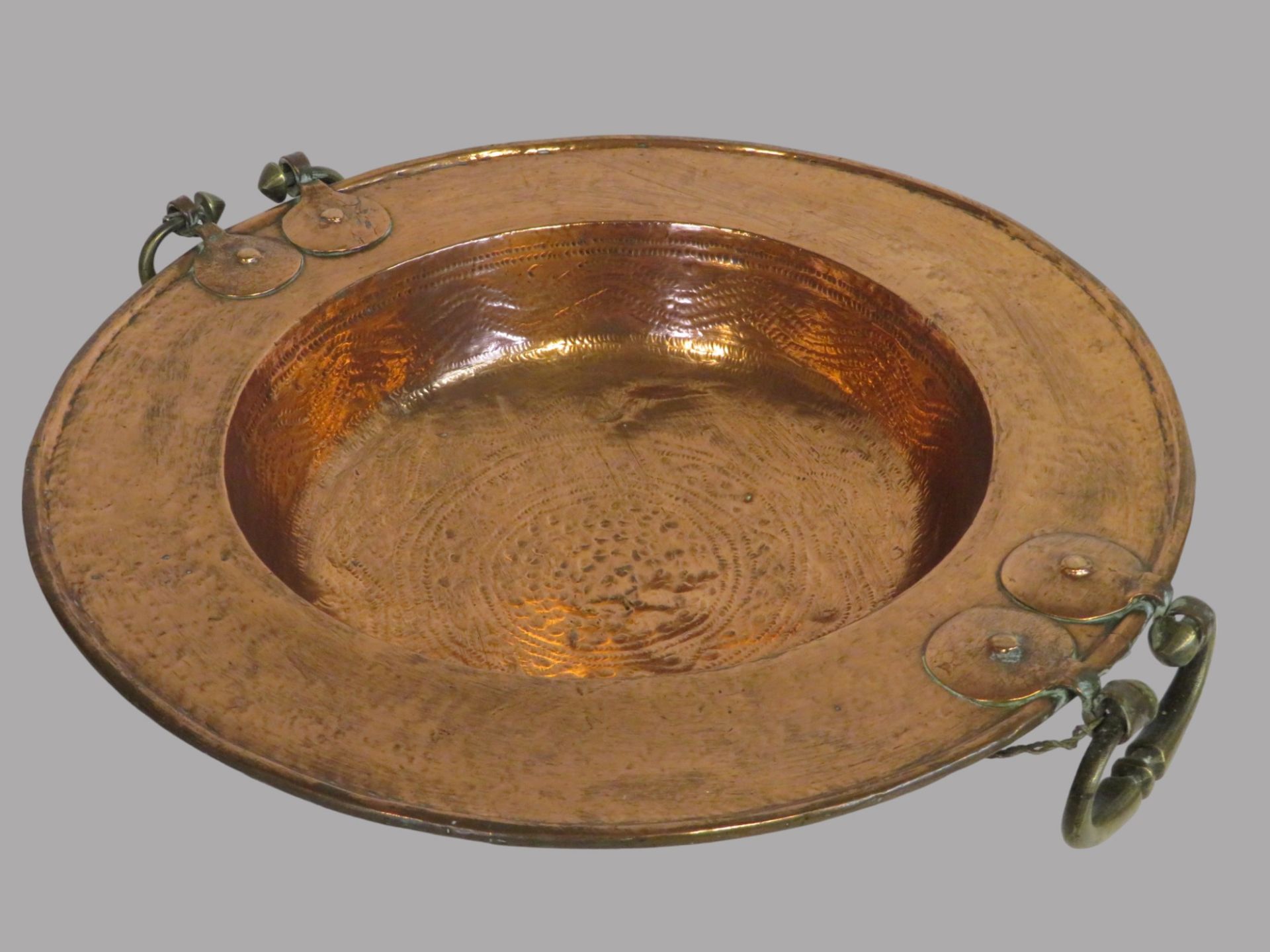 Antiker Polentatopf, 18./19. Jahrhundert, Kupfer getrieben, seitliche Handhaben Messing, h 9 cm, d 