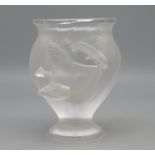 Lalique Vase, Frankreich, Wingen-sur-Moder, dickwandiges, farbloses und mattiertes Glas in geschwun