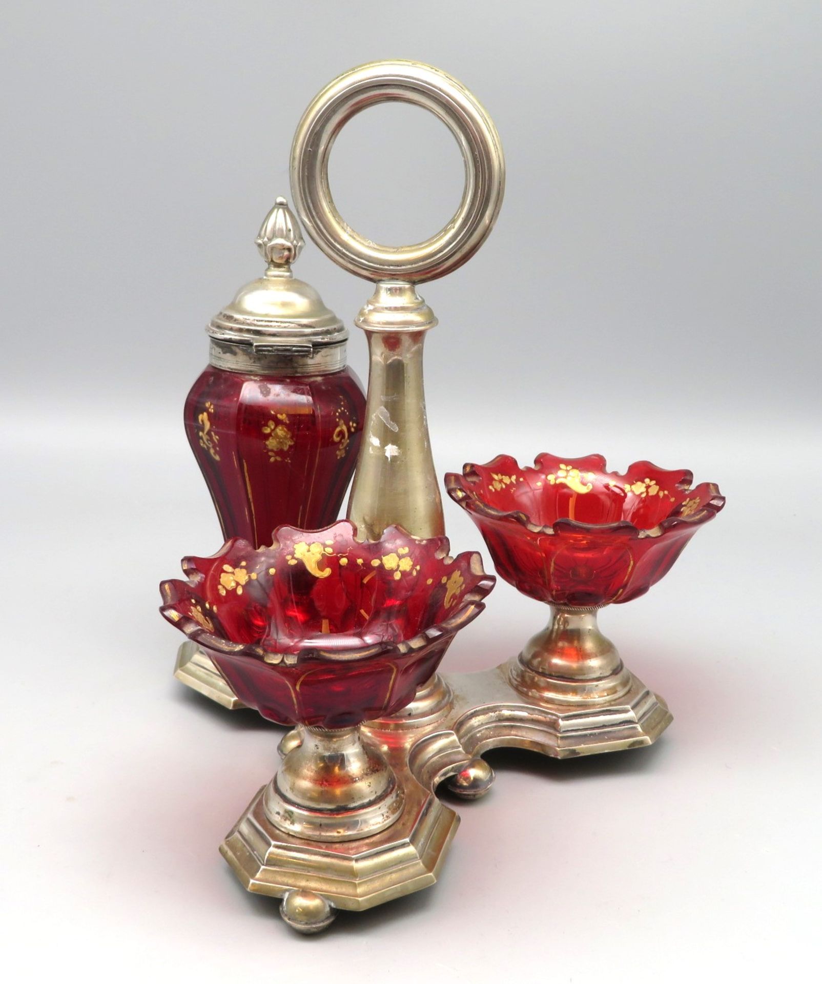 Menage, Biedermeier, Mitte 19. Jahrhundert, rot eingefärbtes Glas mit feiner Goldmalerei, geschliff