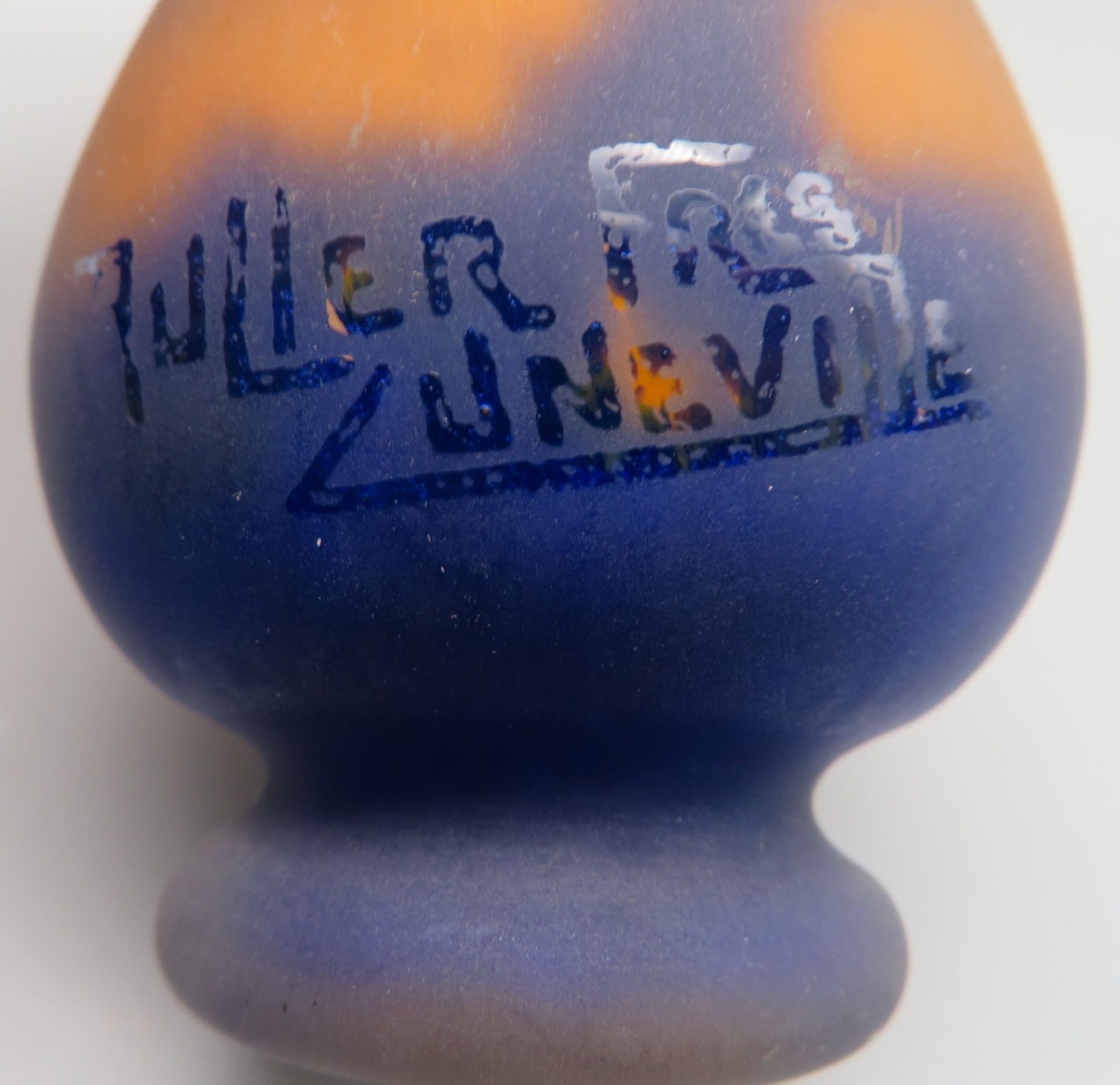 Jugendstil Vase, Mullers Frères Luneville, um 1900, farbloses Glas mattiert mit blauen, orangefarbe - Bild 2 aus 2