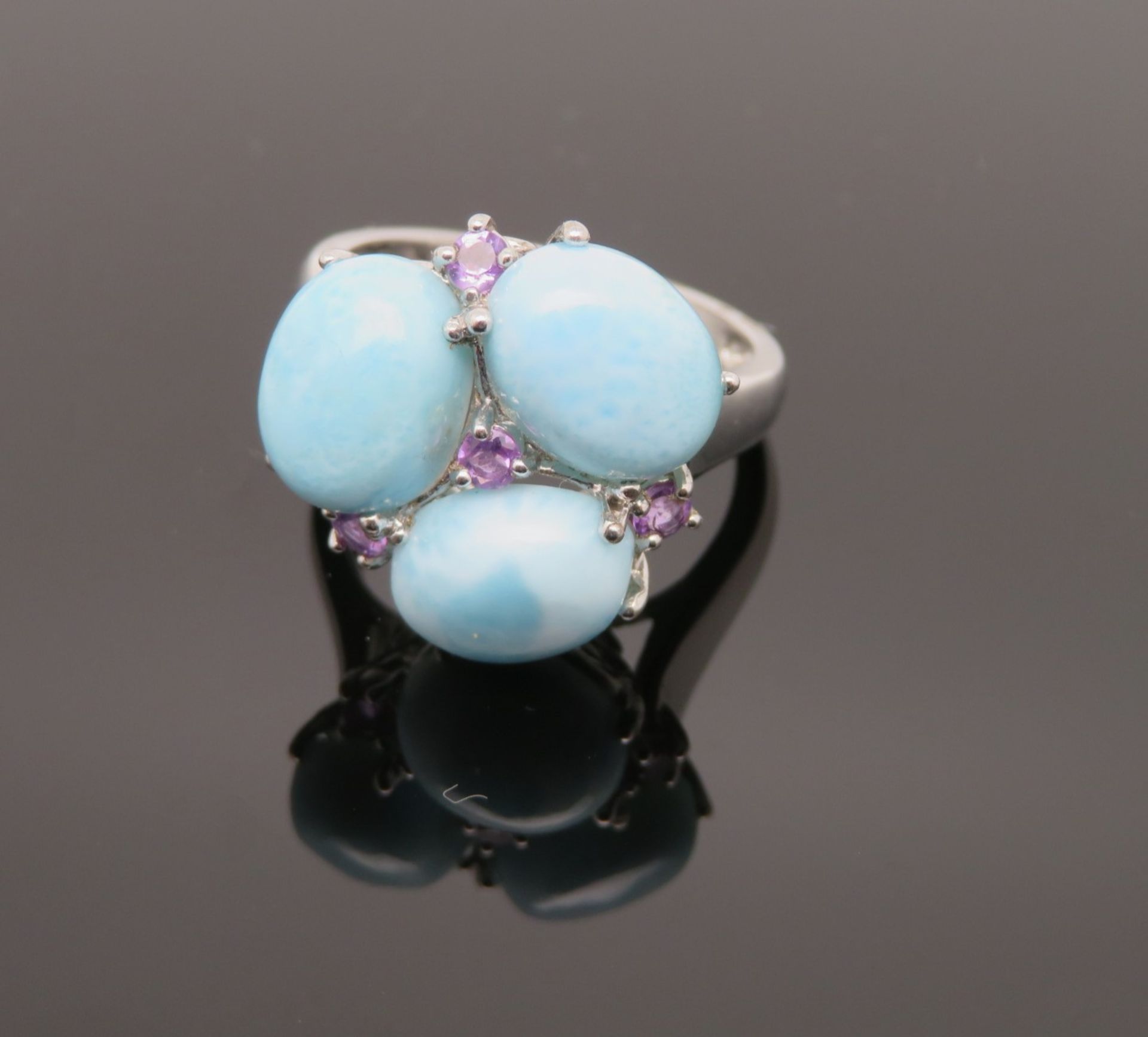 Designer Ring, 3 Larimar-Cabochons, 4 facettierte Amethyste, Silber 925/000, punziert, Ringkopf d 1