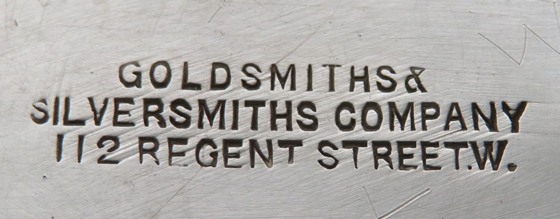 4 teiliges Tee- und Kaffeeservice, England, Queen-Anne-Stil, sign. "Goldsmiths & Silversmiths Compa - Image 3 of 3