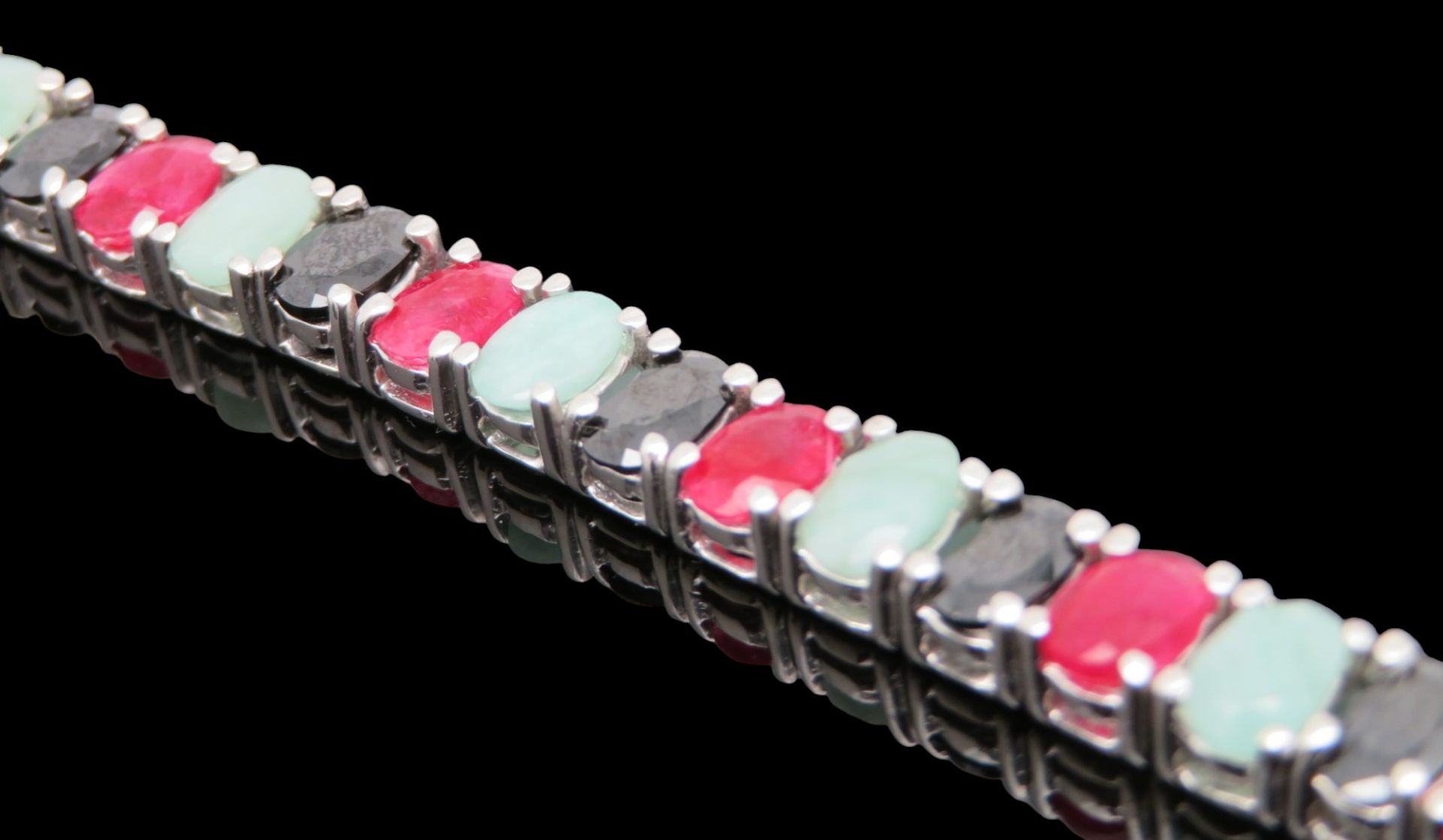 Glänzendes Rivière-Armband/Tennisarmband, Armband besetzt mit je 12 facettierten Rubinen, dunklen S - Image 2 of 2
