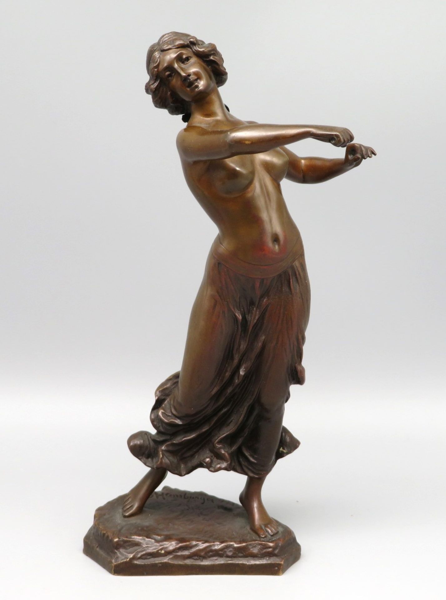 Hamburger, E., Bildhauer, um 1900, Tanzender, weiblicher Halbakt, Bronze, naturalistisch gestaltete