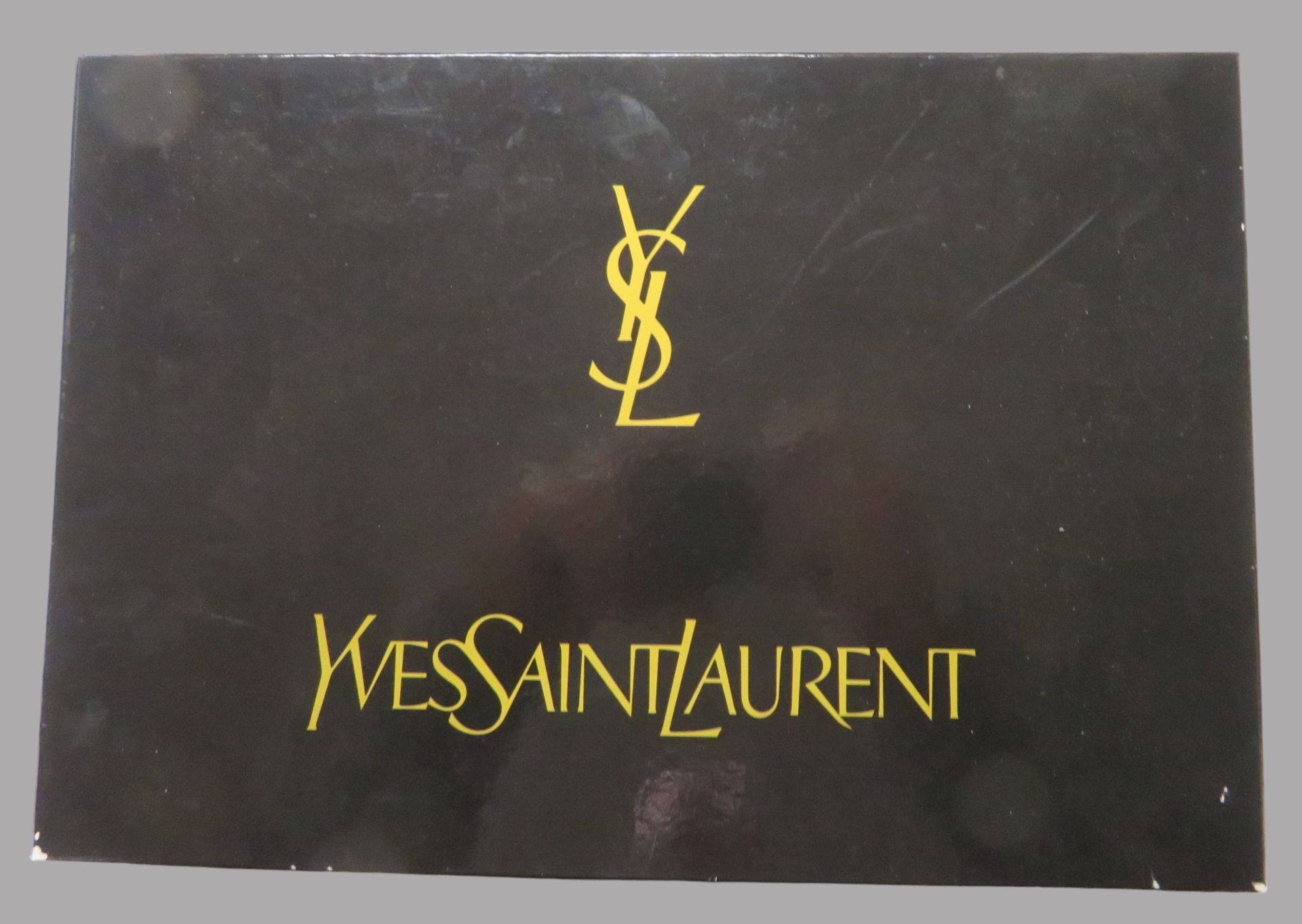 Großes Tuch, Yves Saint Laurent, Paisley-Muster, 35% Seide und 65% Kaschmir, sign., OVP, 140 x 137  - Bild 3 aus 3