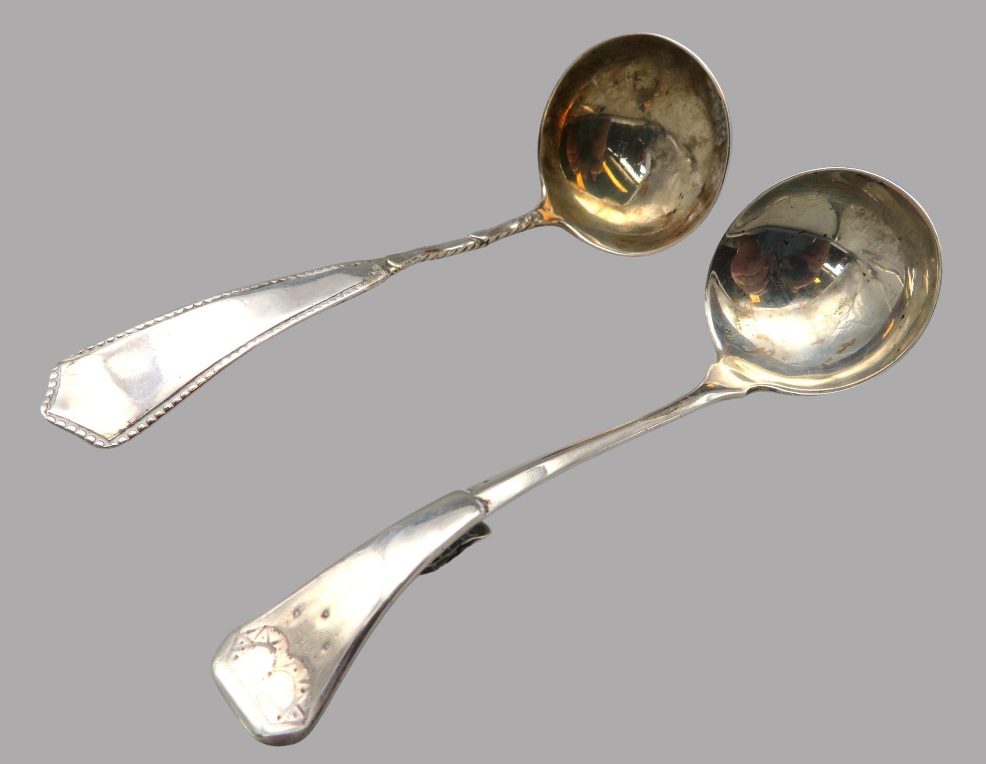 2 Marmeladenlöffel, um 1900, Silber 835/000, punziert, 31,8 g, l 11,5 cm.