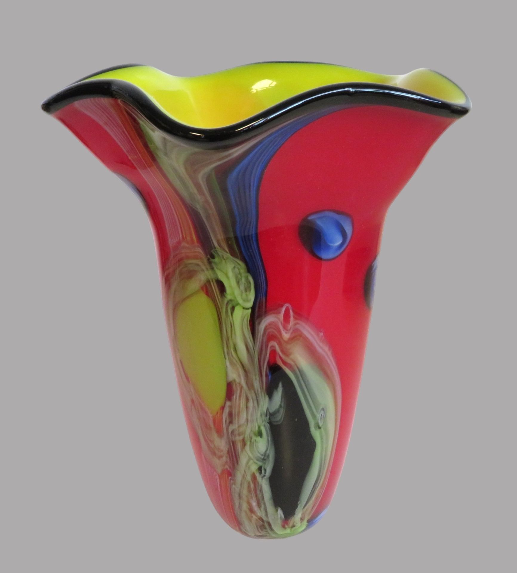 Vase, Italien, dickwandiges, farbiges Glas mit polychromen Einschmelzungen, h 34 cm,d 25 cm.