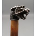 Spazierstock mit Knaufgriff in Gestalt eines plastisch gestalteten Tigerkopfs, Silber 835/000, punz
