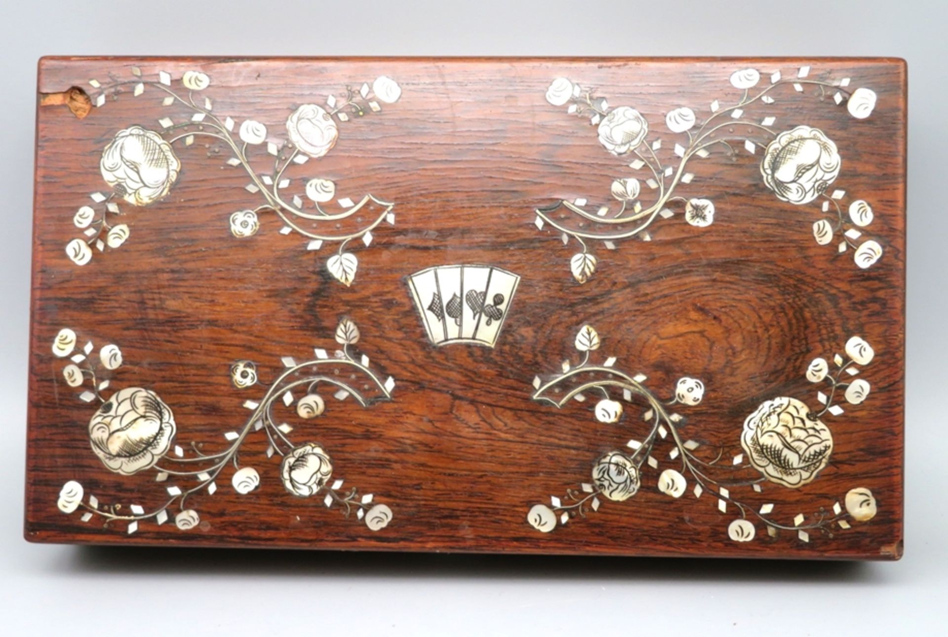 Elegante Spiel-Schatulle, England, 19. Jahrhundert, Palisander mit feinsten Silber- und Perlmutt-In - Bild 2 aus 4