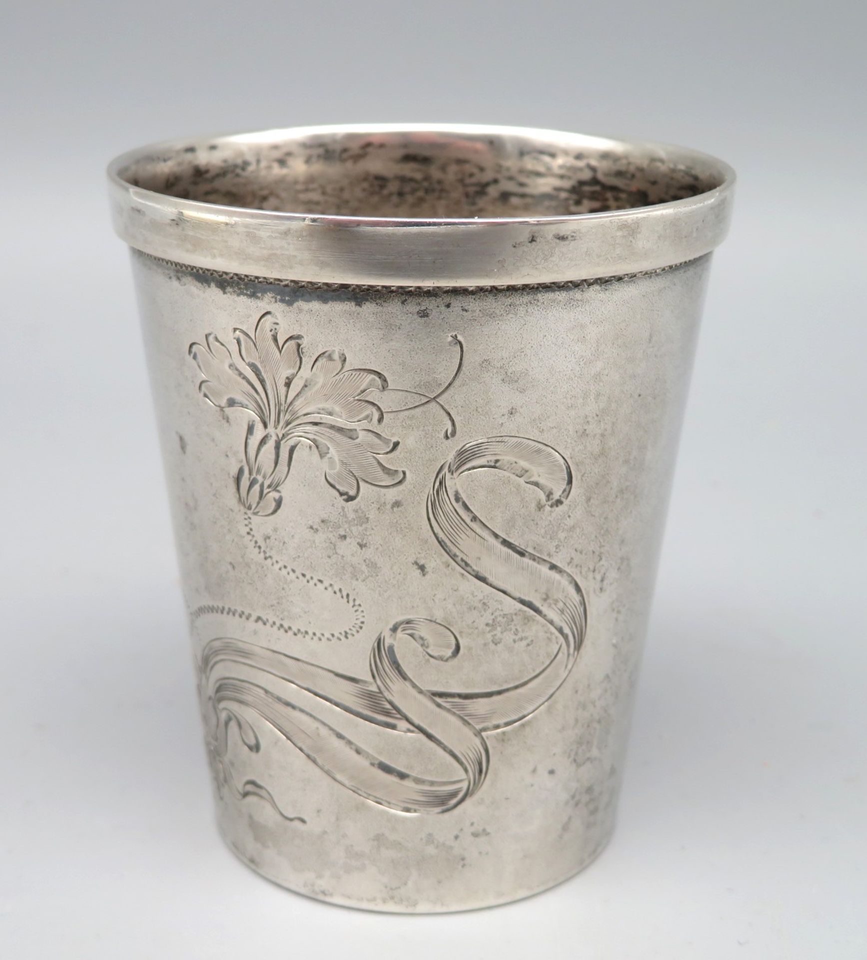 Becher, Deutsch, Jugendstil, um 1900, Silber 800/000, punziert, 57,3 g, feine, florale Blütengravur - Bild 2 aus 3