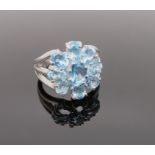 Designer Ring, Blütenform, besetzt mit 2 facettierten Himmelstopasen, Silber 925/000, punziert, Rin