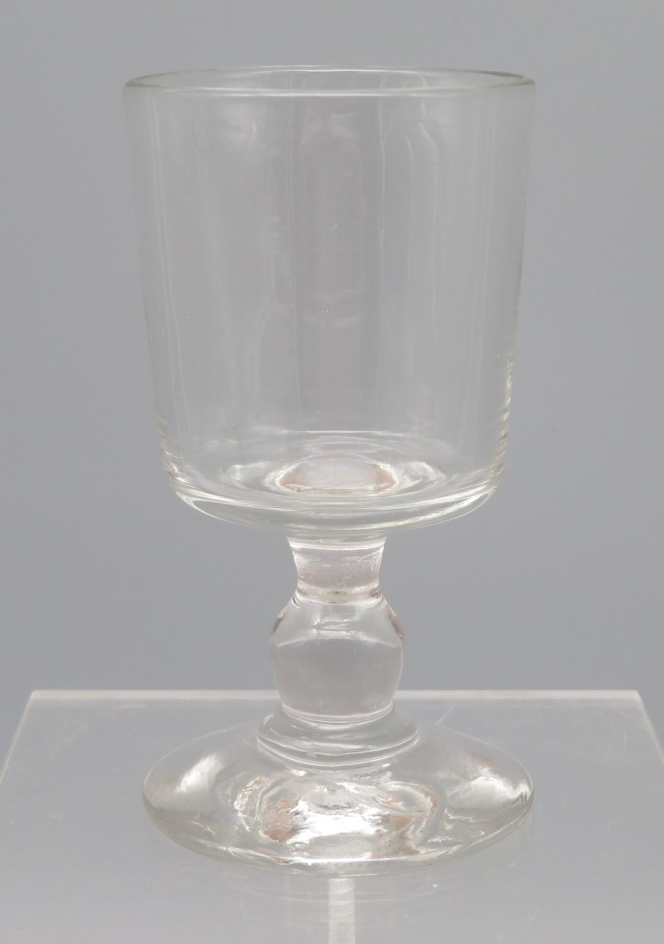 10 diverse Weingläser, 1. Hälfte 19. Jahrhundert, farbloses Glas, h 10,5 cm, d 5,5 cm. - Image 2 of 2