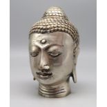 Kopf eines Buddhas, wohl Südostasien, um 1900, Messing versilbert, 10,5 x 6 x 6,5 cm.