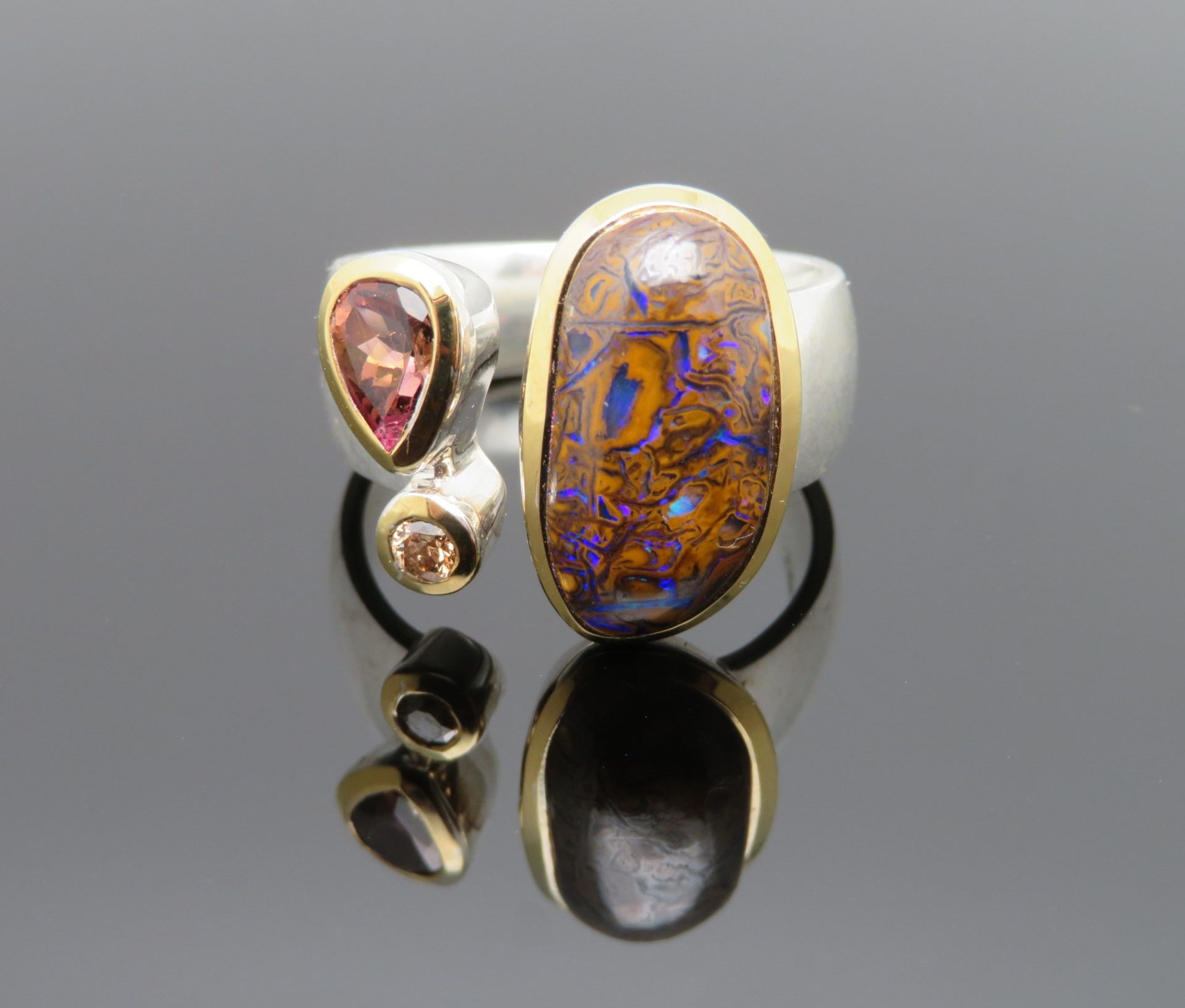 Außergewöhnlicher Cockailring, Boulder-Opal, facettierter, rosafarbener Turmalin, Tropfenschliff, D