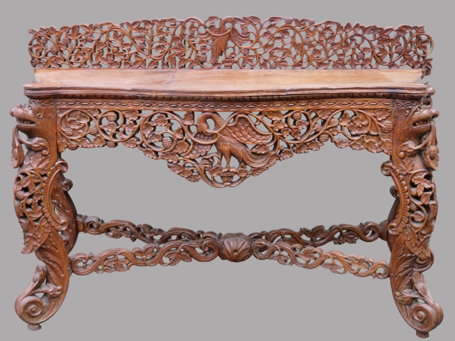 Antike/s Anrichte/Sideboard, Indien,18./19. Jahrhundert, Edelholz, rundum mit Löwenköpfen, Vögeln u