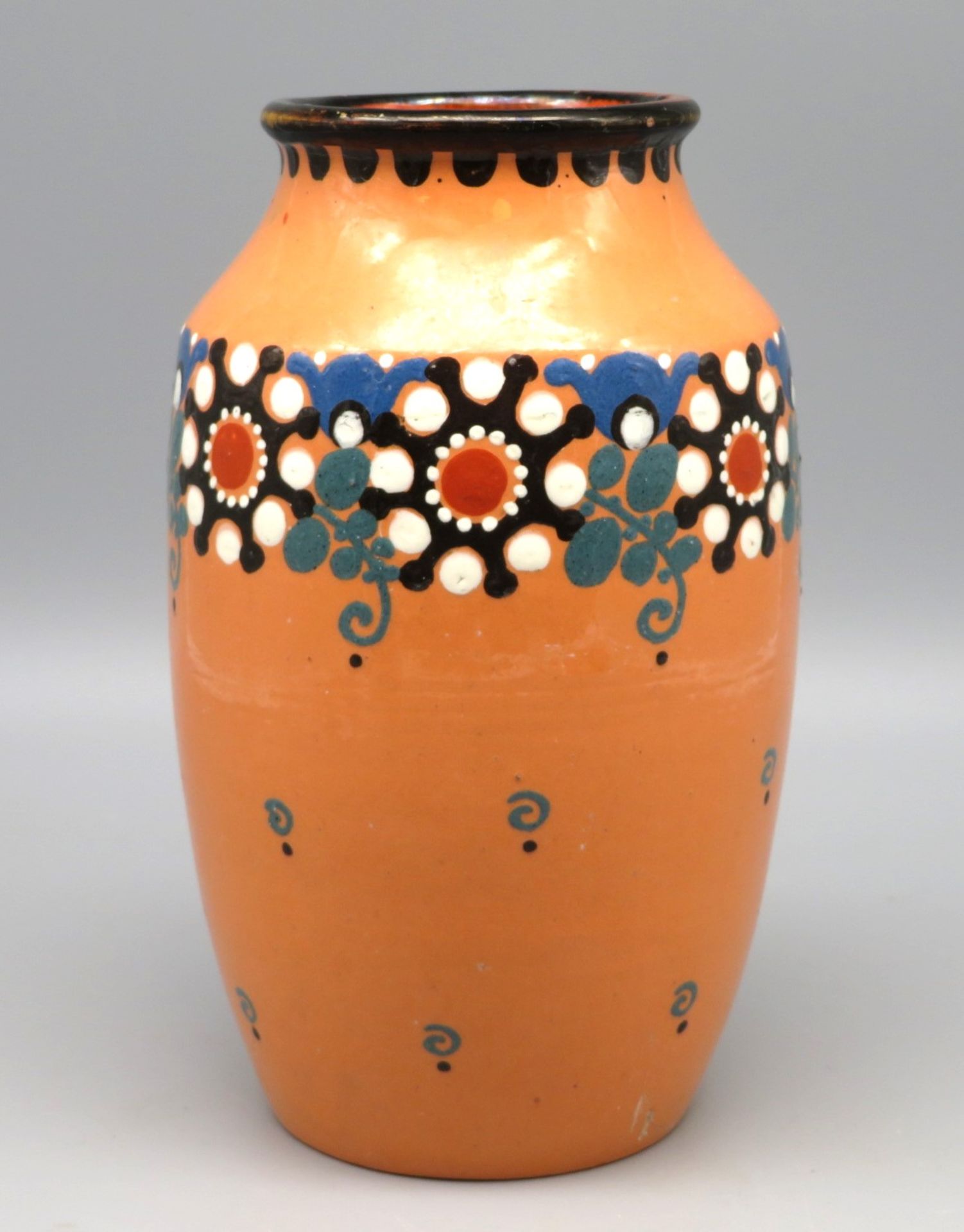 Vase, Schwarzwald, Jugendstil, um 1900, glasierter Ton mit polychromer Blütenbemalung, h 18 cm, d 1