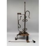 Antiker Kienspanhalter/Kerzenhalter, Süddeutschland, um 1800, Eisen handgeschmiedet, mit Füssen und