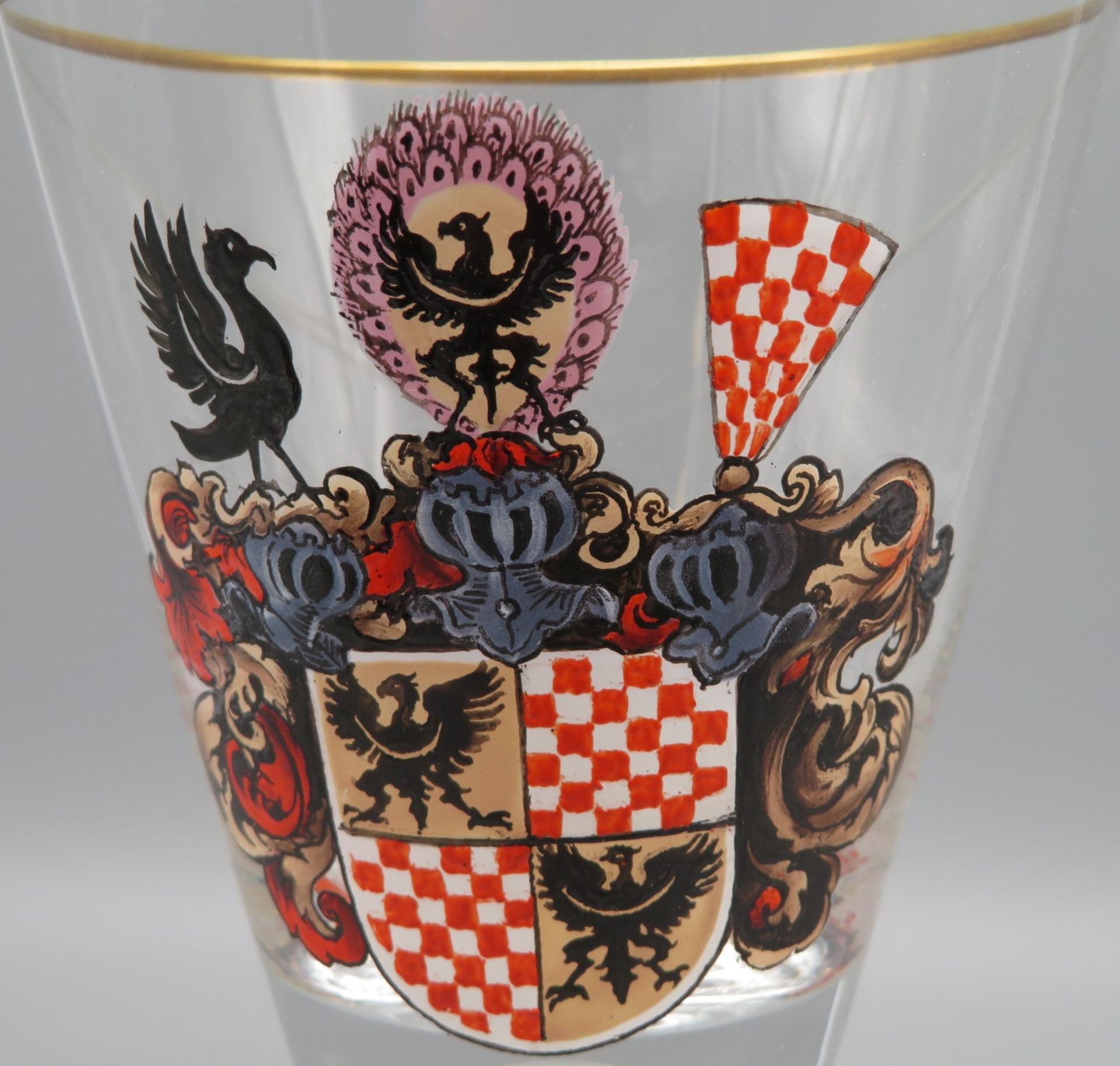 Wappenglas, um 1900, farbloses Glas, Wappen in polychromer Emailmalerei, Goldrand, h 19 cm, d 9,7 c - Bild 2 aus 2