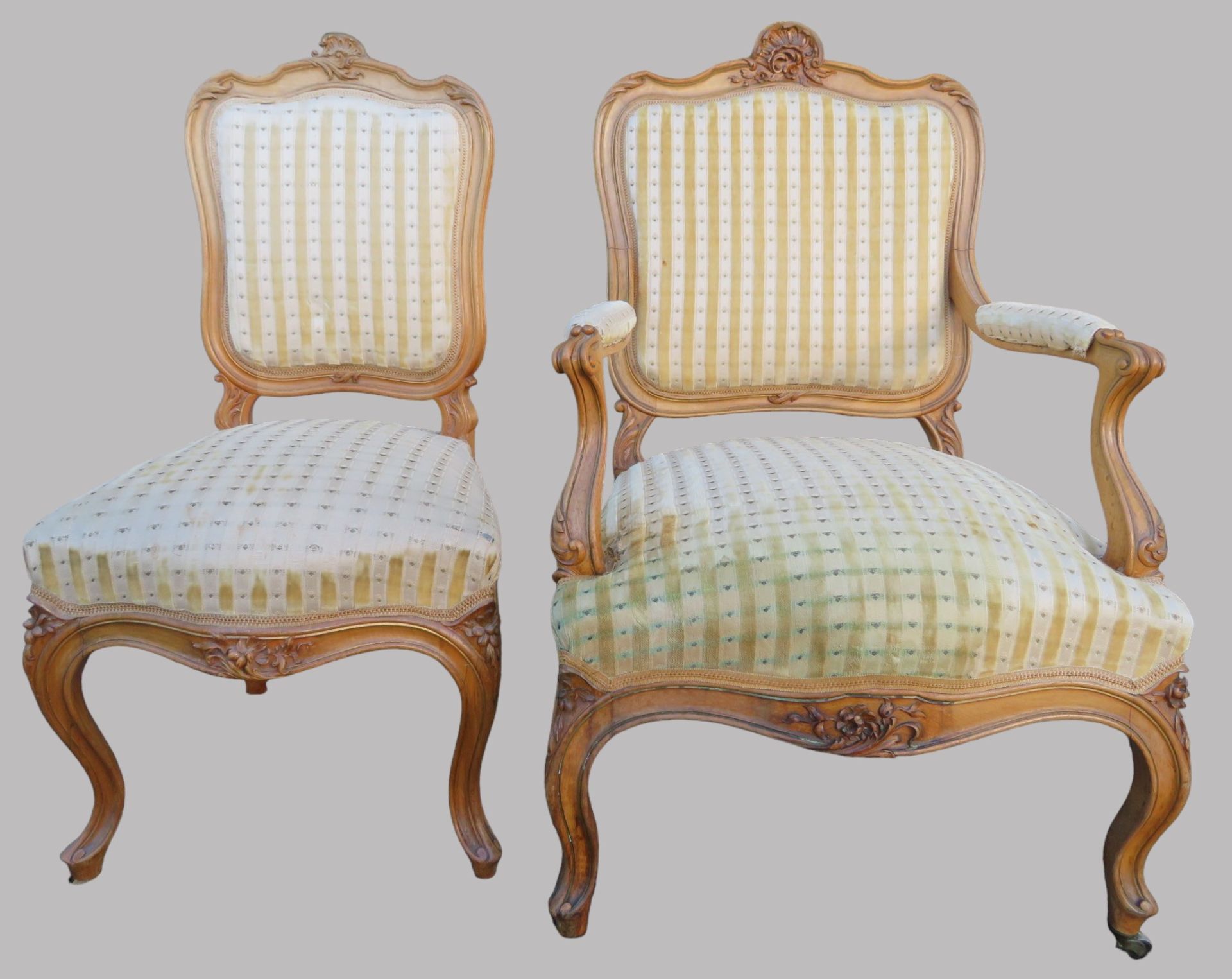 5 teilige Sitzgarnitur, Rokokostil, 19. Jahrhundert, Nussbaum beschnitzt, rest.bed., Sofa 108 x 144 - Bild 3 aus 5