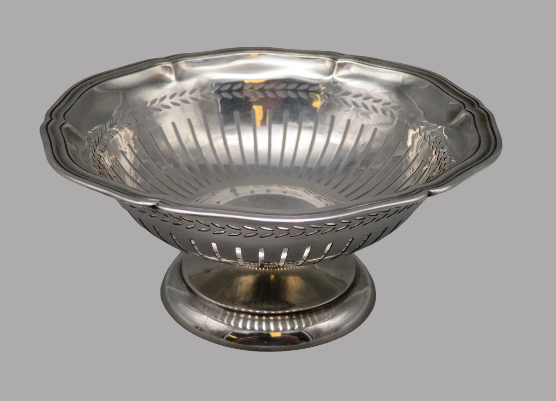 Schälchen, Deutsch, Silber 800/000, punziert, 70,6 g, h 5 cm, d 11 cm.