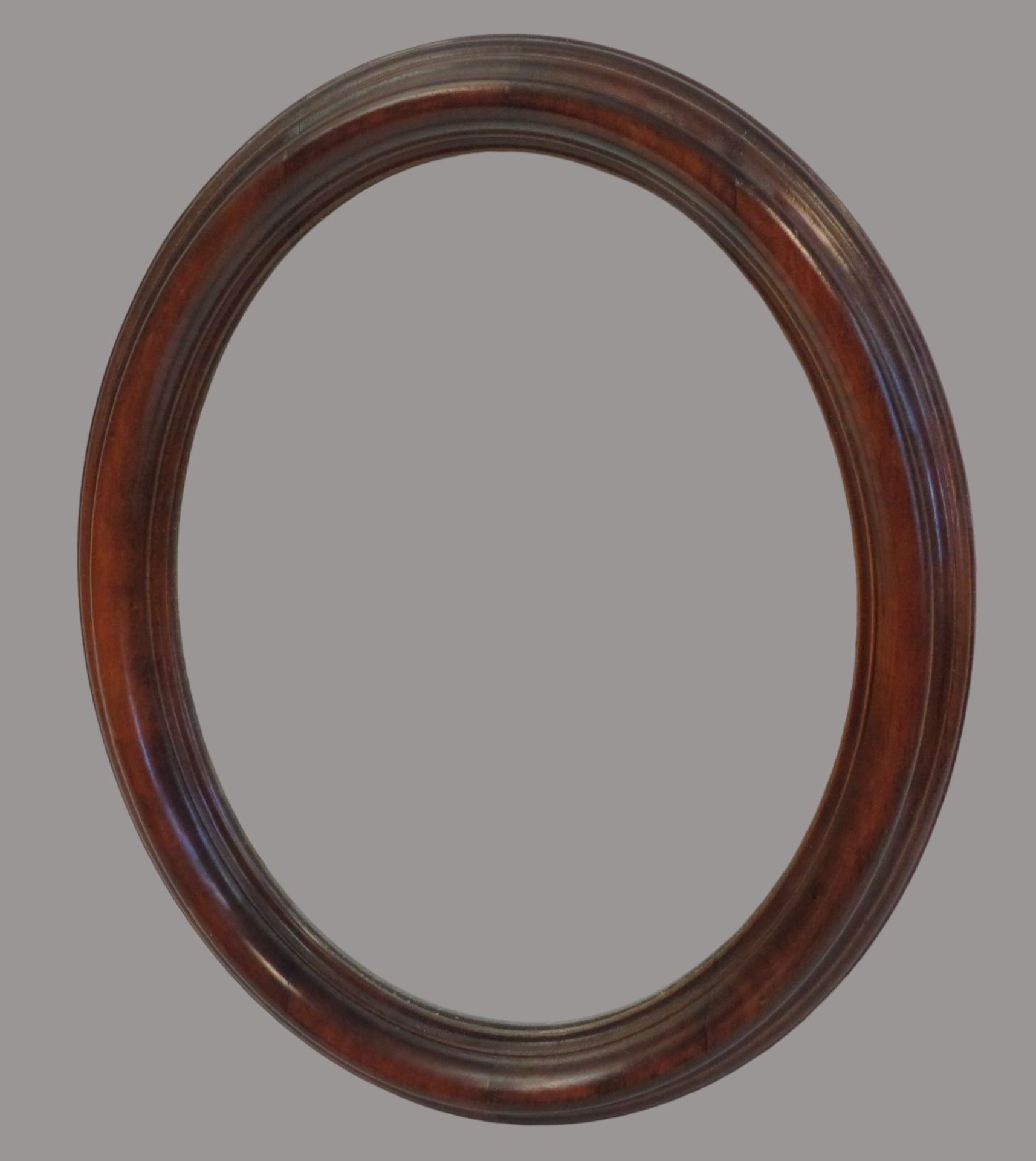 Ovaler Spiegel, Edelholz, 37 x 30 cm.