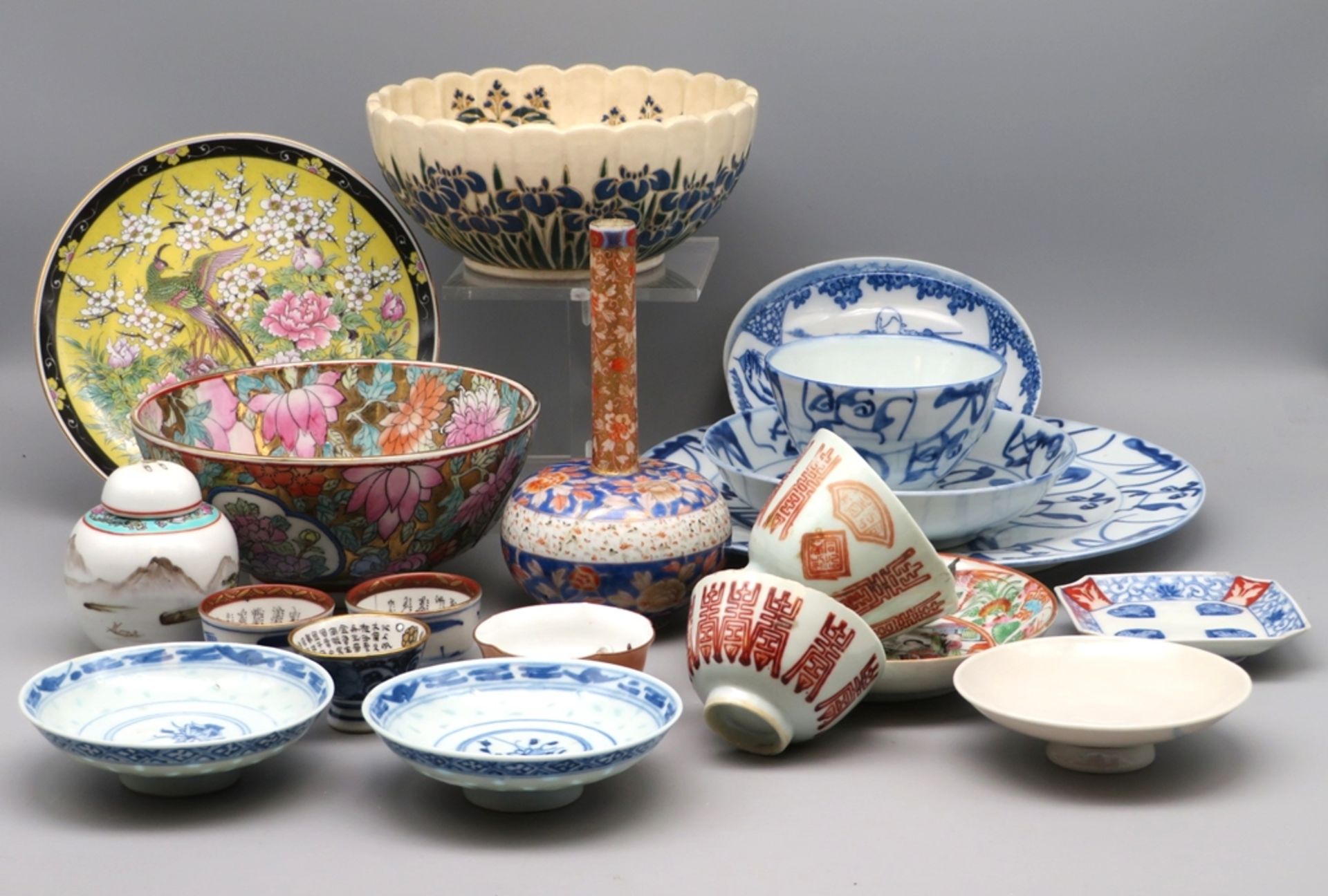 21 teiliges Konvolut diverser Porzellan-Objekte, China und Japan.