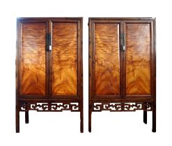 PAIR OF SCHOLARS CABINETS/ PAAR BÜCHERSCHRÄNKE, China, 19.Jh.,