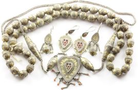 Konvolut Ethnoschmuck, Silber, L der Ketten 74 - 80, L der Ohrhänger 6 - 6,5