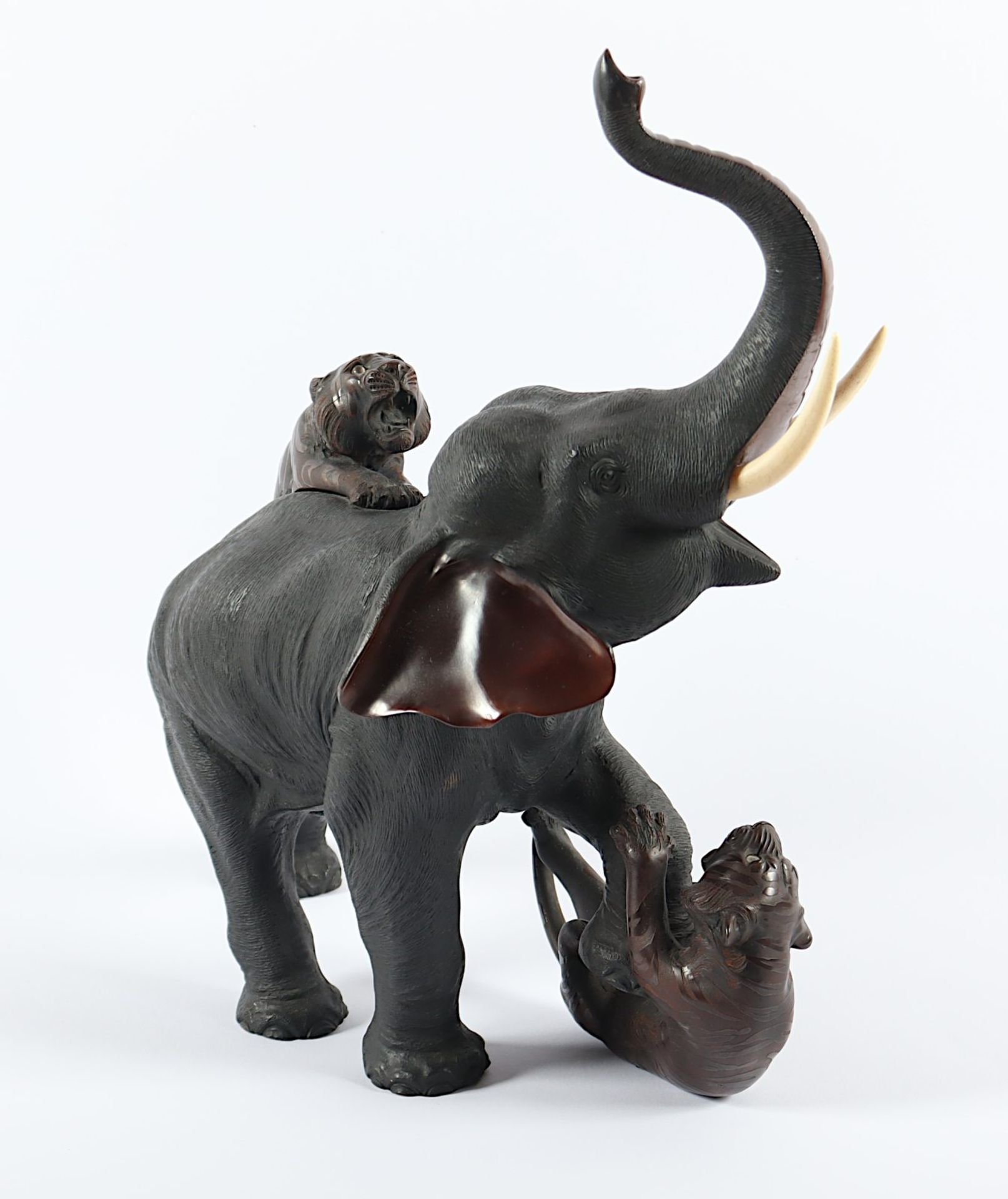 Elefant mit Tigern kämpfend, Bronze, Japan, E.19.Jh. - Bild 5 aus 10