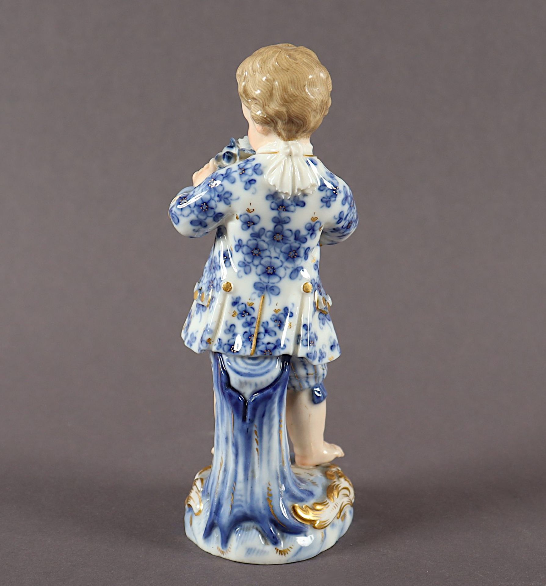 FIGUR GÄRTNERKIND MIT BLUMENKRANZ, Johann Joachim KAENDLER, MEISSEN, E.19.Jh. - Image 3 of 4