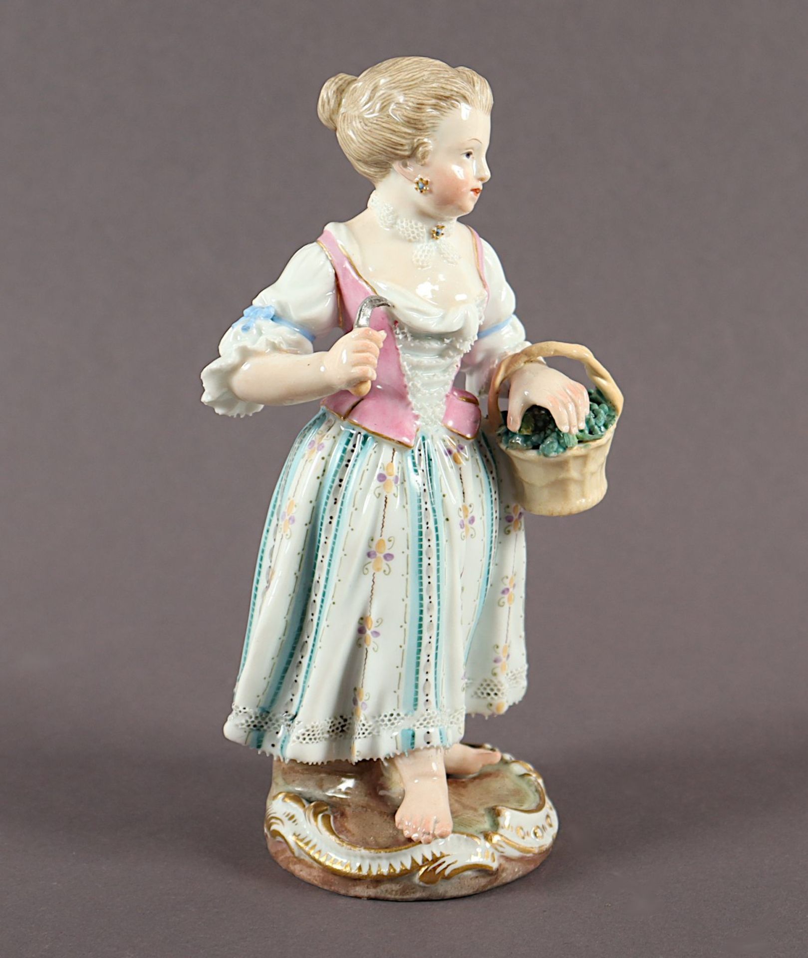 Figur Gärtnerkind mit Weinkorb, Kaendler, Meissen, 19.Jh. - Image 2 of 4