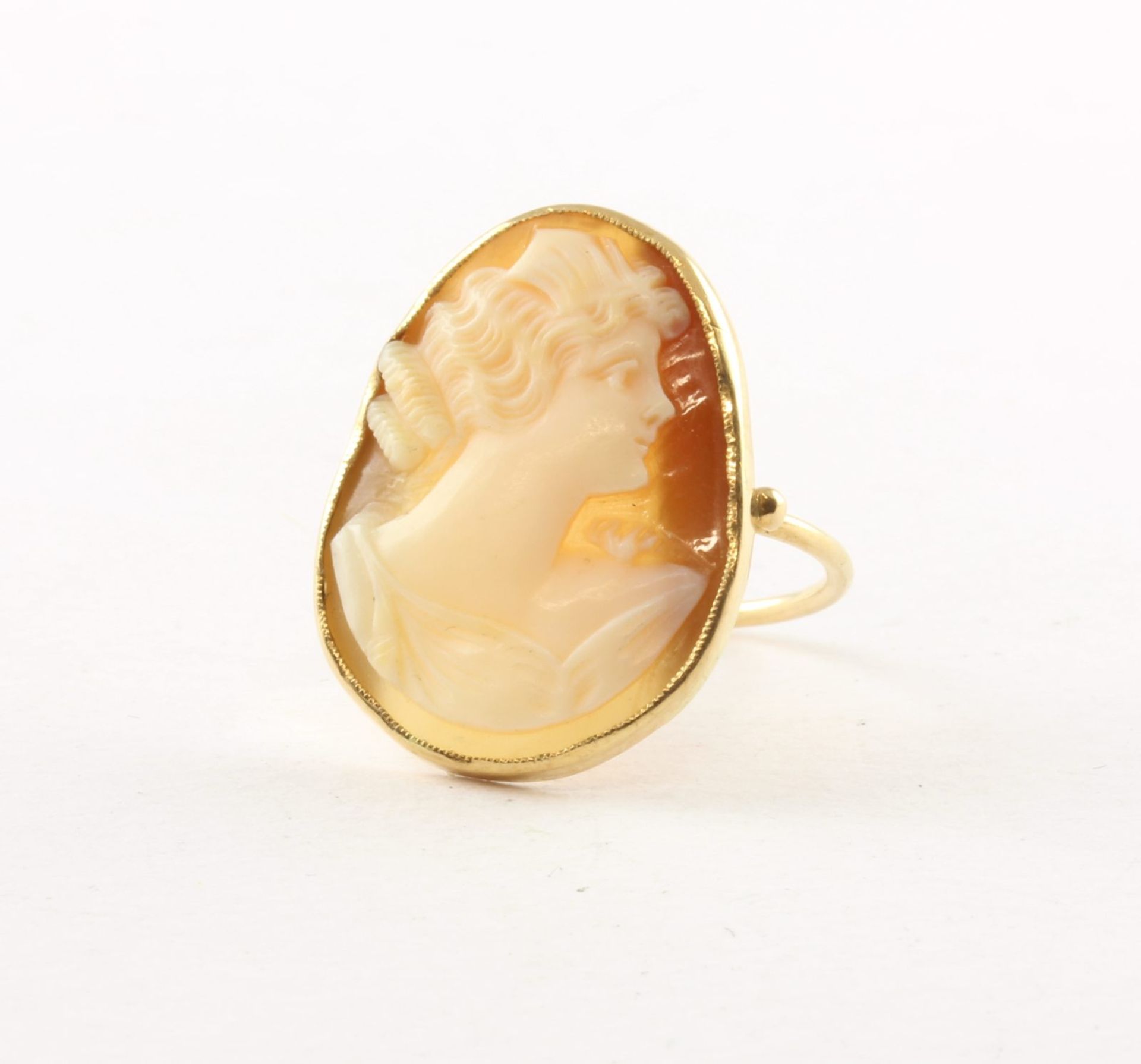 Gemmenring, 750/ooo Gelbgold, Muschelcameo