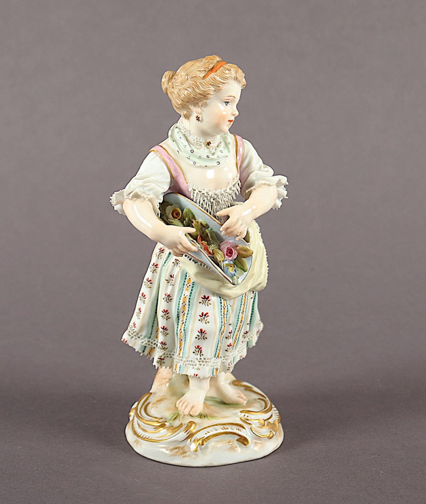 Figur Mädchen mit Blumen im Hut, Johann Joachim Kaendler, Meissen, E.19.Jh. - Image 2 of 4