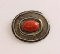 Brosche, 835/ooo Silber, Korallcabochon, punziert PERLI