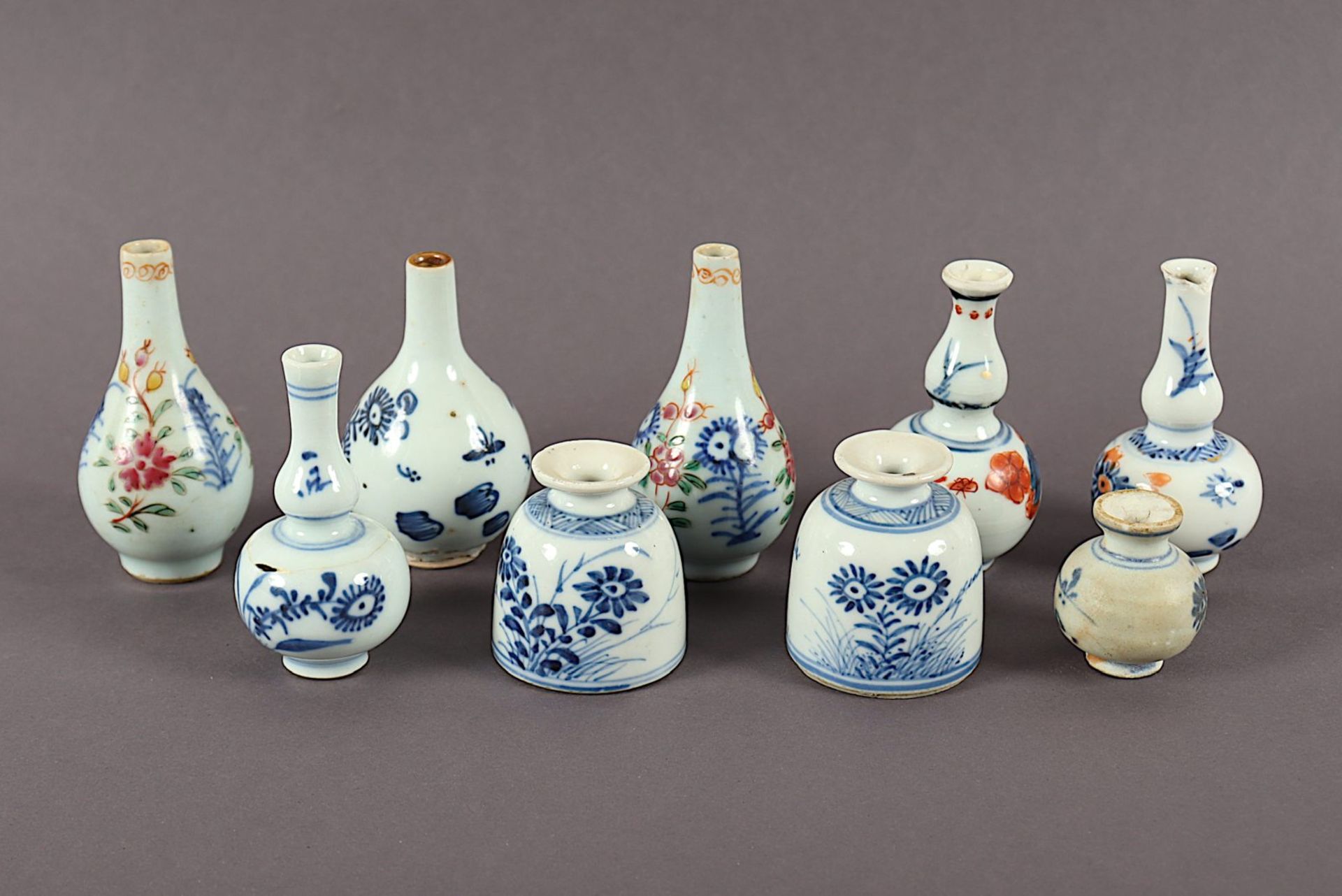 neun Miniaturen, Porzellan, davon 2 Tintenfässer, CHINA - Image 2 of 3