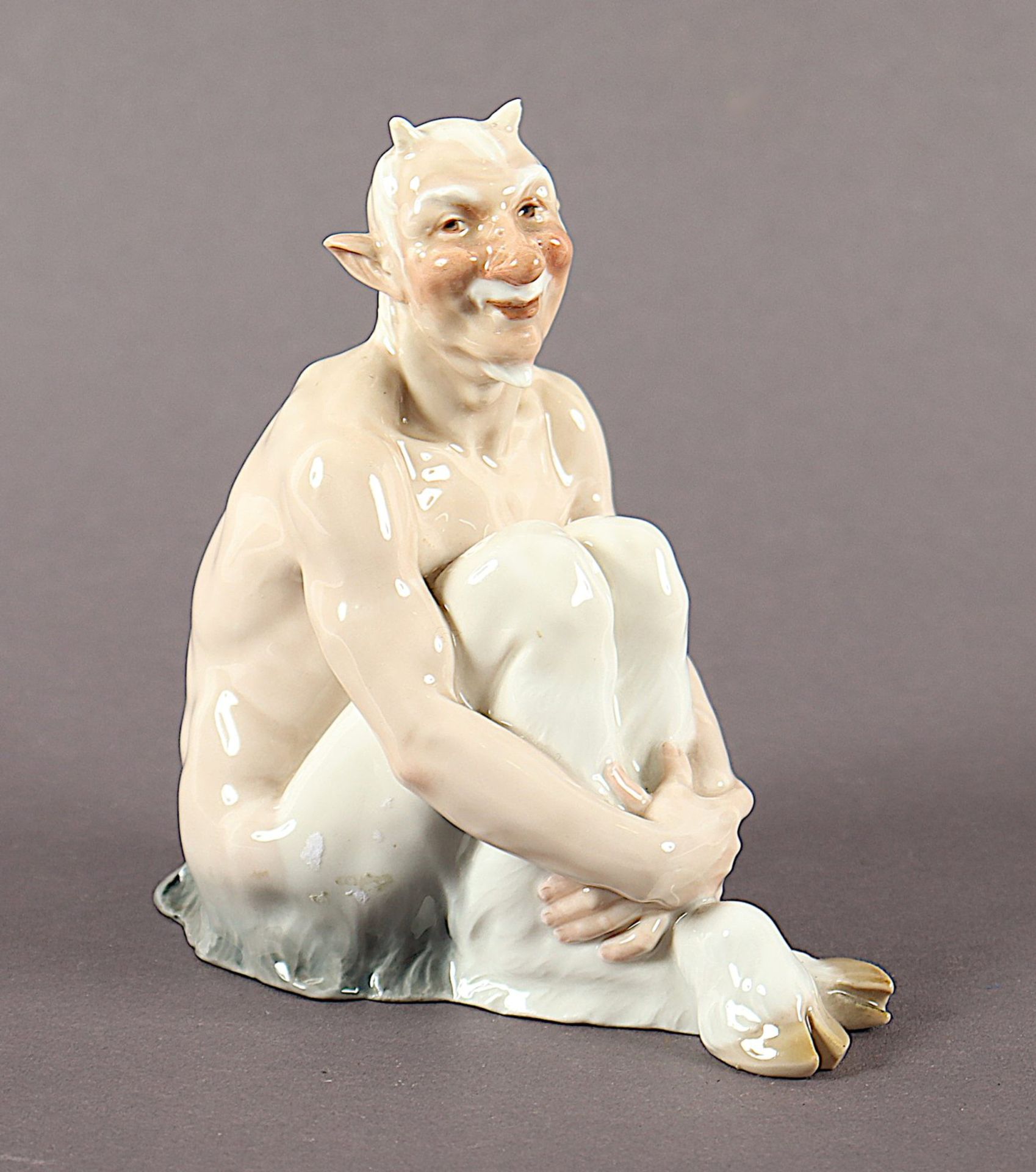 SITZENDER FAUN, Y 108, Martin WIEGAND von 1908, MEISSEN, vor 1924