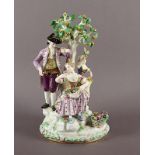 GÄRTNERGRUPPE AM APFELBAUM, Modell D 94, Entwurf Michel Victor ACIER von 1772, MEISSEN, E.19.Jh.