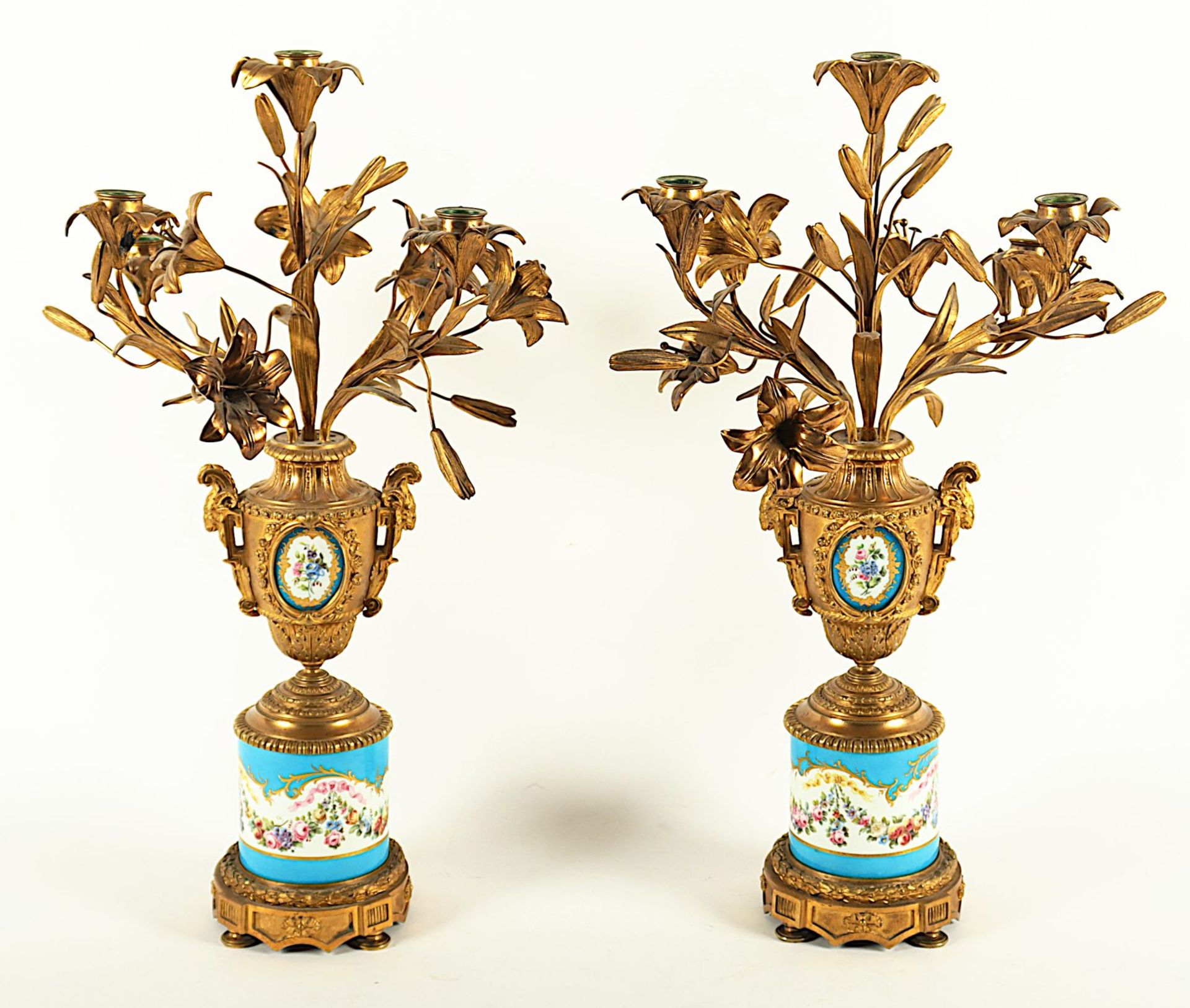 EXQUISITE FIGURENPENDULE MIT KANDELABERBEISTELLERN, Bronze, vergoldet, Frankreich, um 1860/70 - Bild 11 aus 11