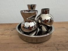 MODERN CHROME PLATED DECORATIVE VASE SET ON MATCHING ROUND TRAY - 6"