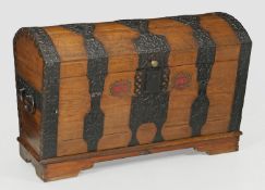 Große Runddeckeltruhe