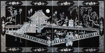 Vier Lackpaneele mit Perlmutteinlagen