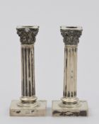 Paar klassiche Kerzenleuchter