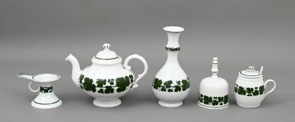 Fünf Einzelteile mit Weinlaubdekor