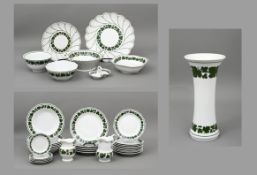 Großes Konvolut Geschirr mit Weinlaubdekor