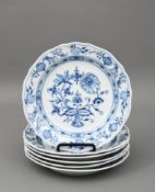 Sechs Teller Zwiebelmusterdekor