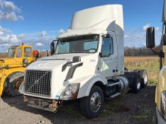2014 VOLVO VNL64T300 TRUCK TRACTOR VN:4V4NC9EH8EN172159 powered by Volvo D13 diesel engine, 455hp,