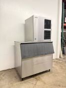 Hoshizaki KM-901MAJ 30" Air Cooled Crescent Cube Ice Machine 950lb - self contained