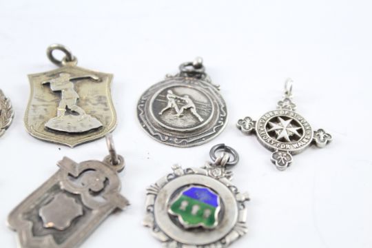 8 x Antique / Vintage Hallmarked .925 Sterling Silver Fobs / Medallions (67g) - In antique / vintage - Image 4 of 4